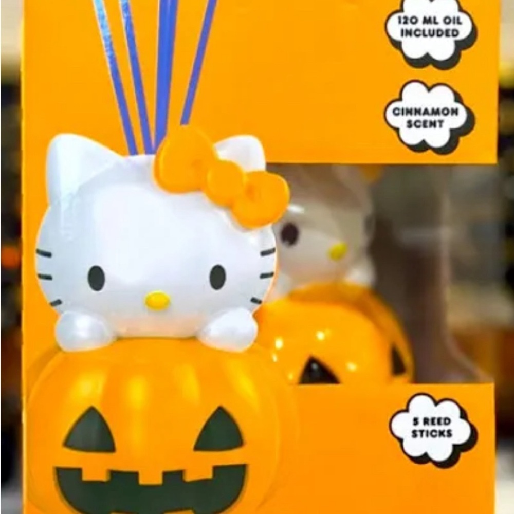 Hello Kitty Halloween 🎃 ceramic diffuser.